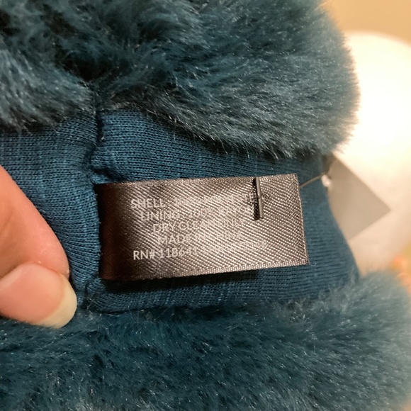 2 for 1! Lane Bryant Faux Fur Infinity Scarves, Burgundy and Teal (NWT) - Picture 3 of 13